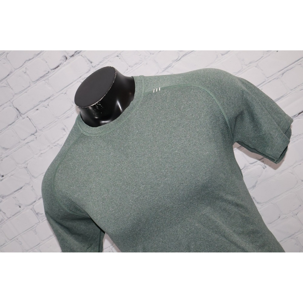 Lululemon Metal Vent Tech Workout Men Medium Green Heathered Shirt Gym